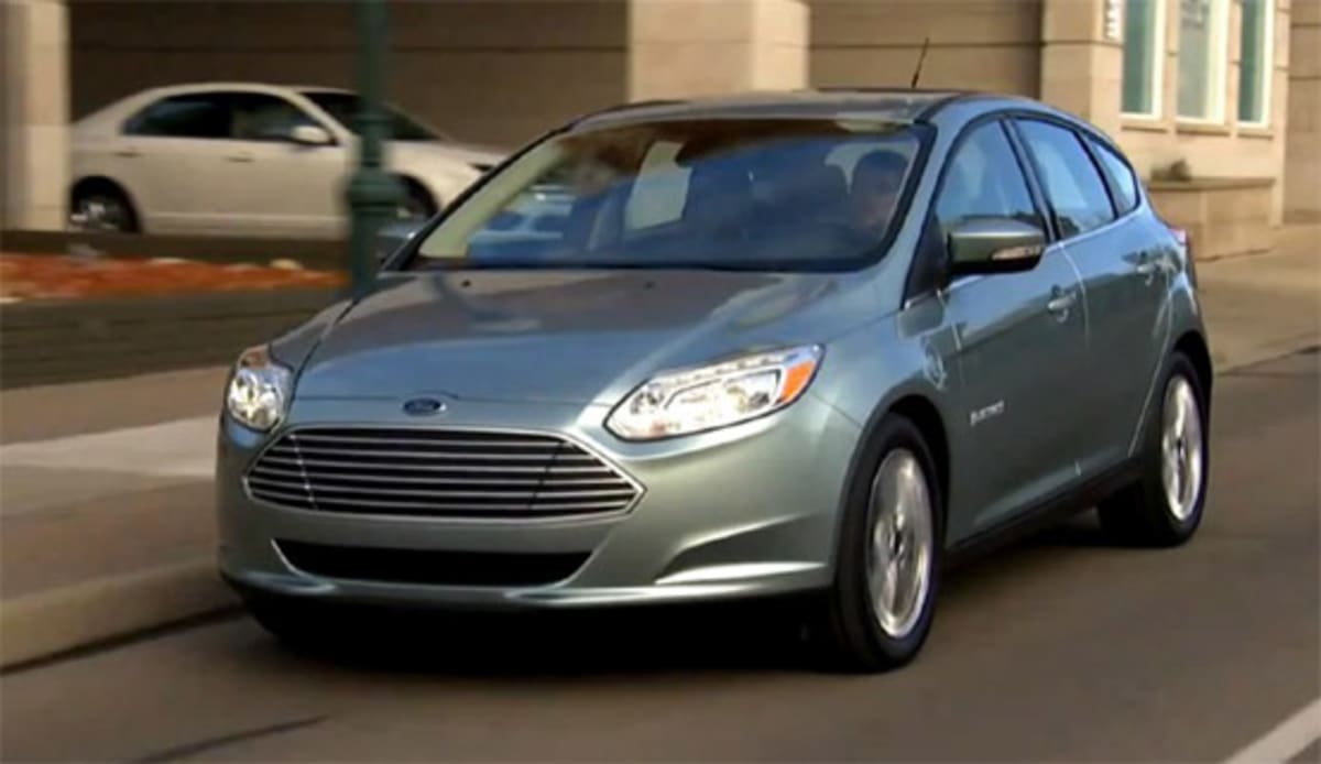 1-2013-Ford-Focus-Electric-on-the-street