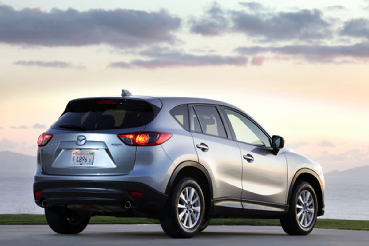 1-2013_Mazda_CX-5_silver_rear