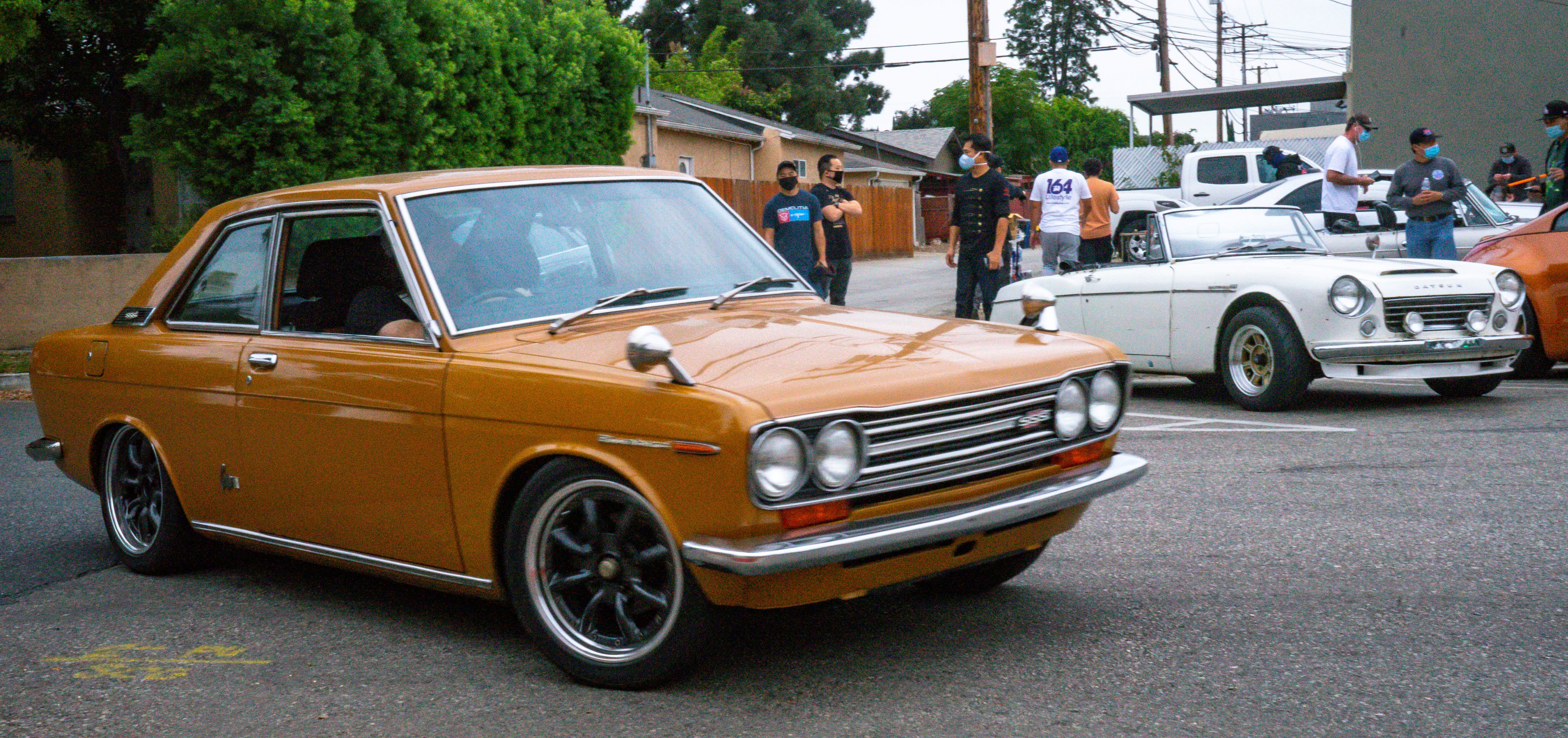 Not only Zs, but also other members of the Datsun family answered the call. In the photo a 510 Coupe, also known as “Bluebird”, and a Roadster.