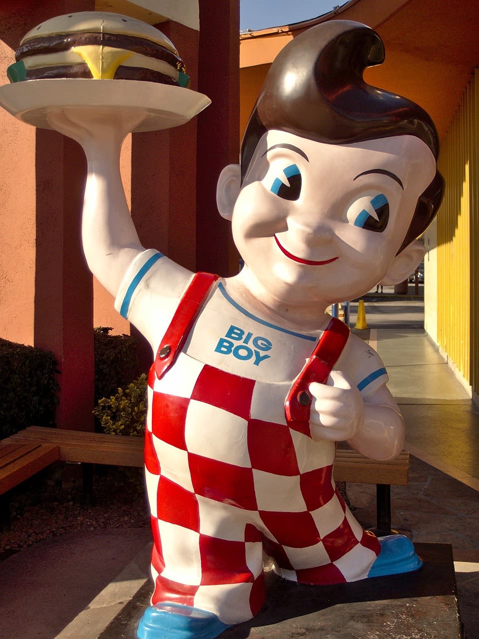 Bob's Big Boy always has good burgers. Photo by David Mark.