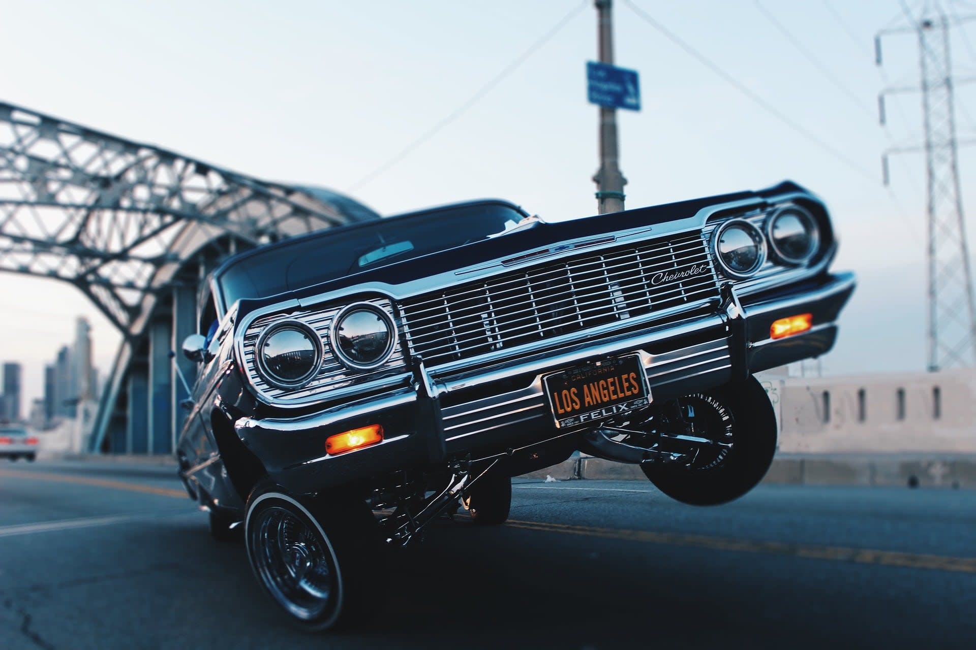 Lowride propped up on three wheels