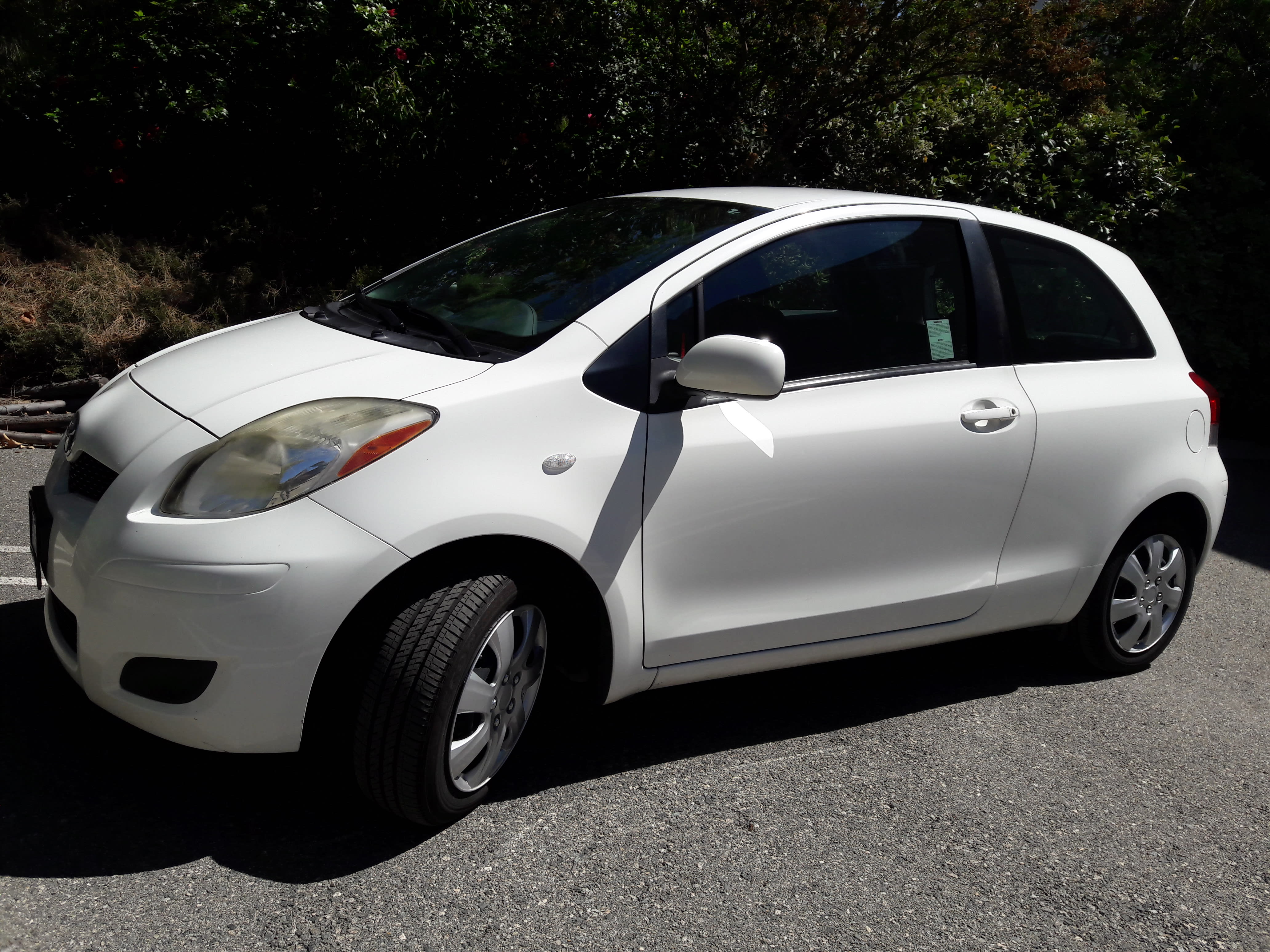 a white 2010 Toyota Yaris.