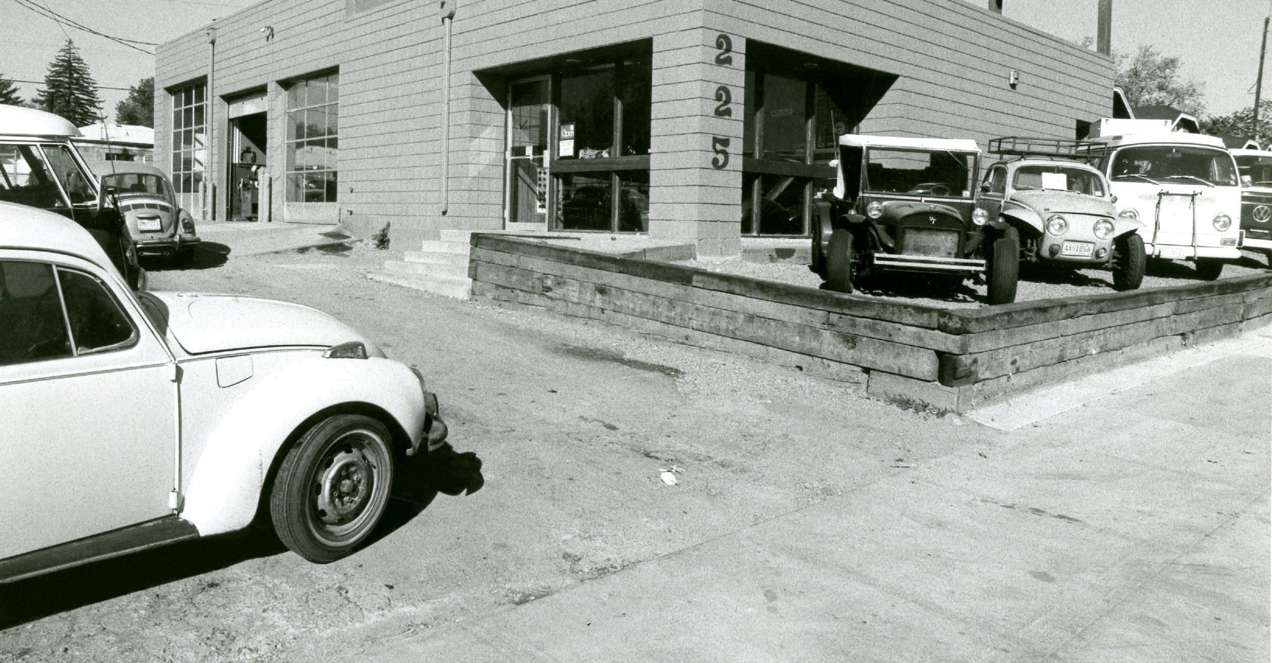 exterior view of KONG founder Joe Markham's auto shop