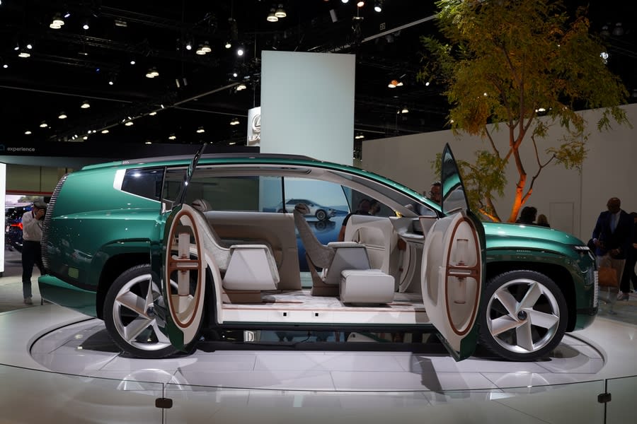 the Hyundai Seven concept, from the side, with all doors open and a view of the interior. The rear doors are so called "suicide doors".