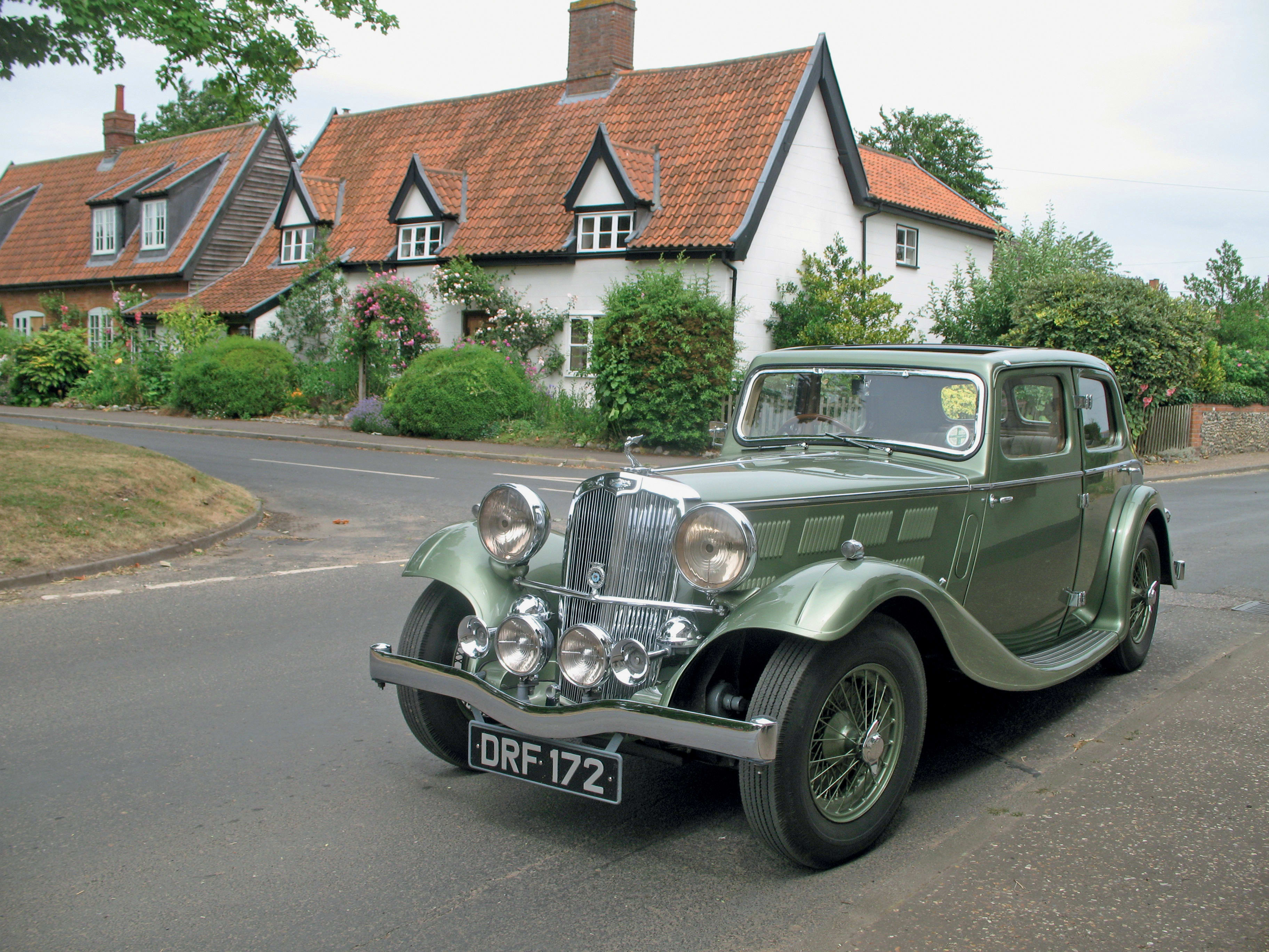 image of a Triumph Gloria-Vitesse in the book TRIUMPH CARS 100 YEARS