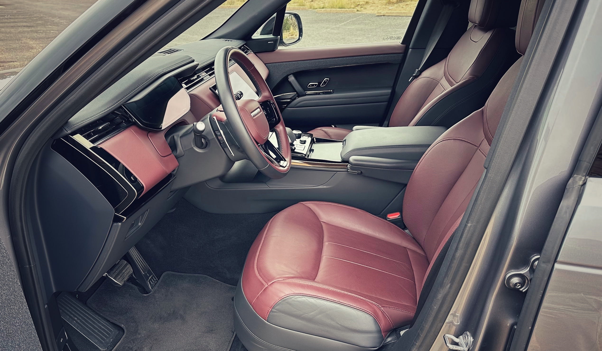 front seats of the 2023 Range Rover Sport