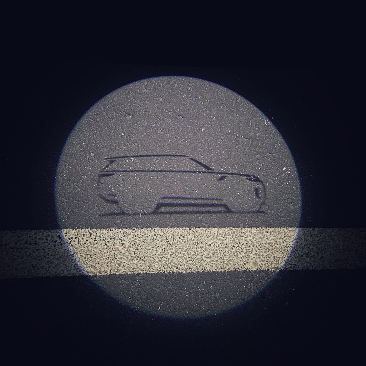 the exterior light from the mirror of the 2023 Range Rover Sport