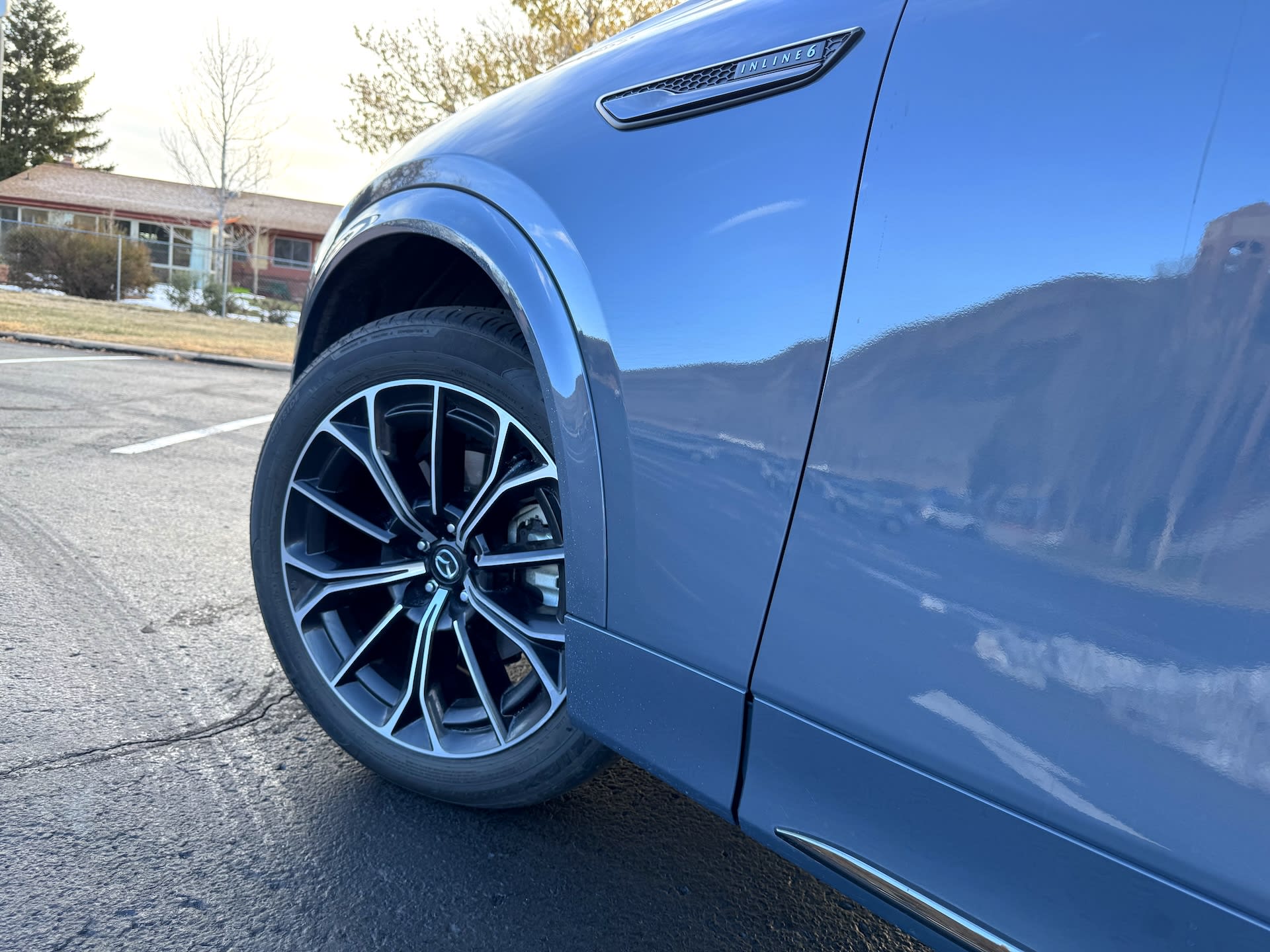 Exterior and wheel on the 2025 Mazda CX-70