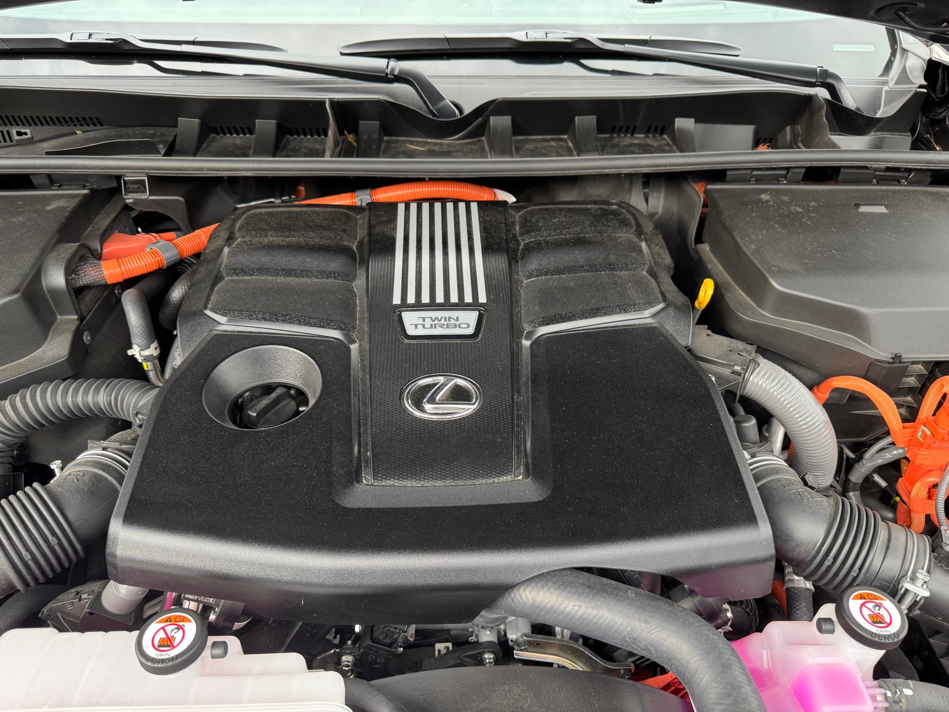 engine in the 2025 Lexus LX700h