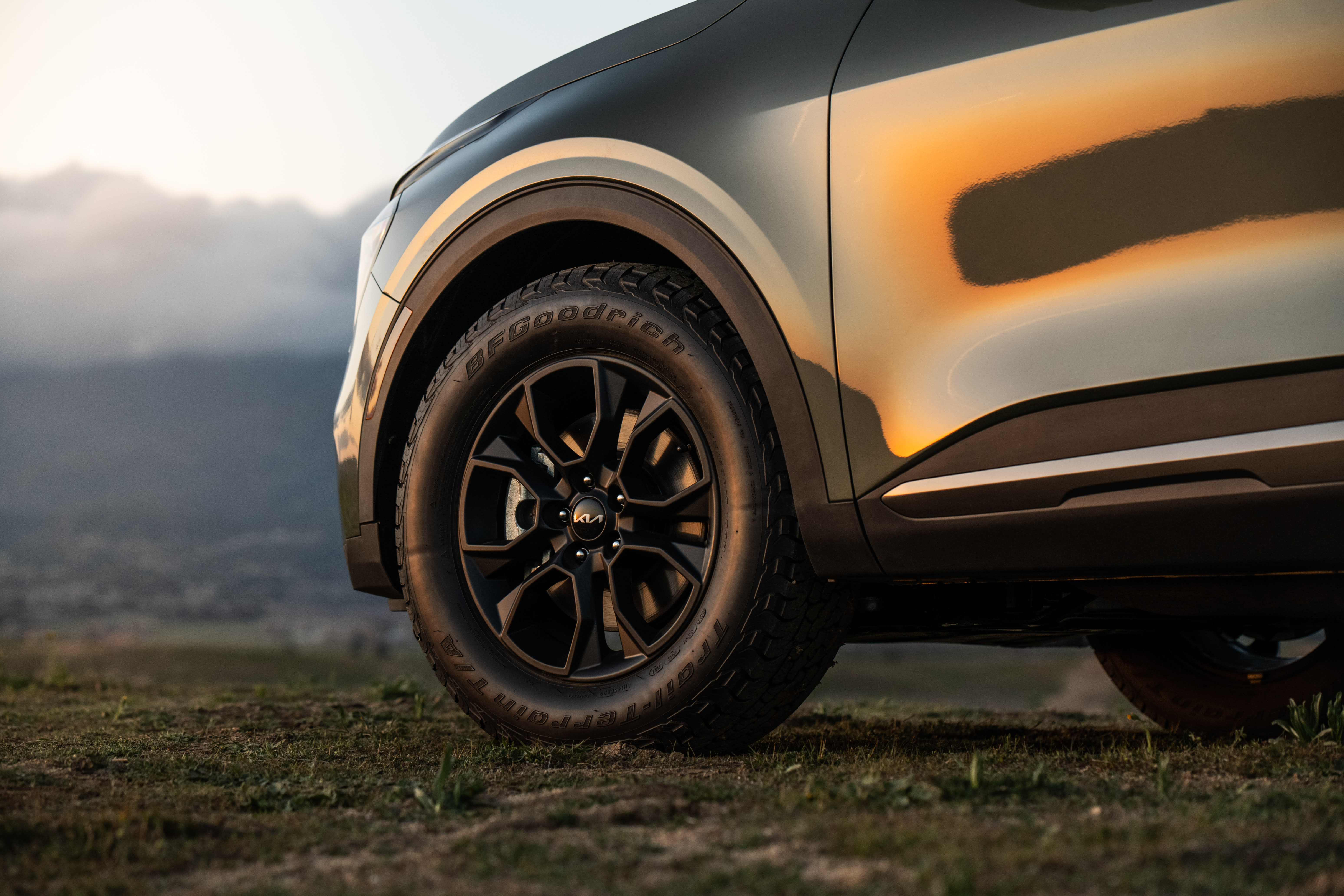 2025 Kia Sportage front side