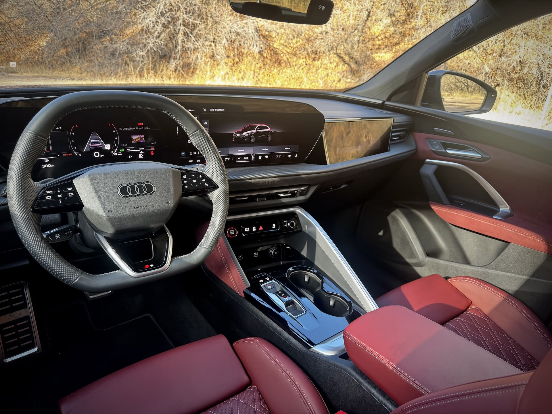red interior in the tested Audi SQ5