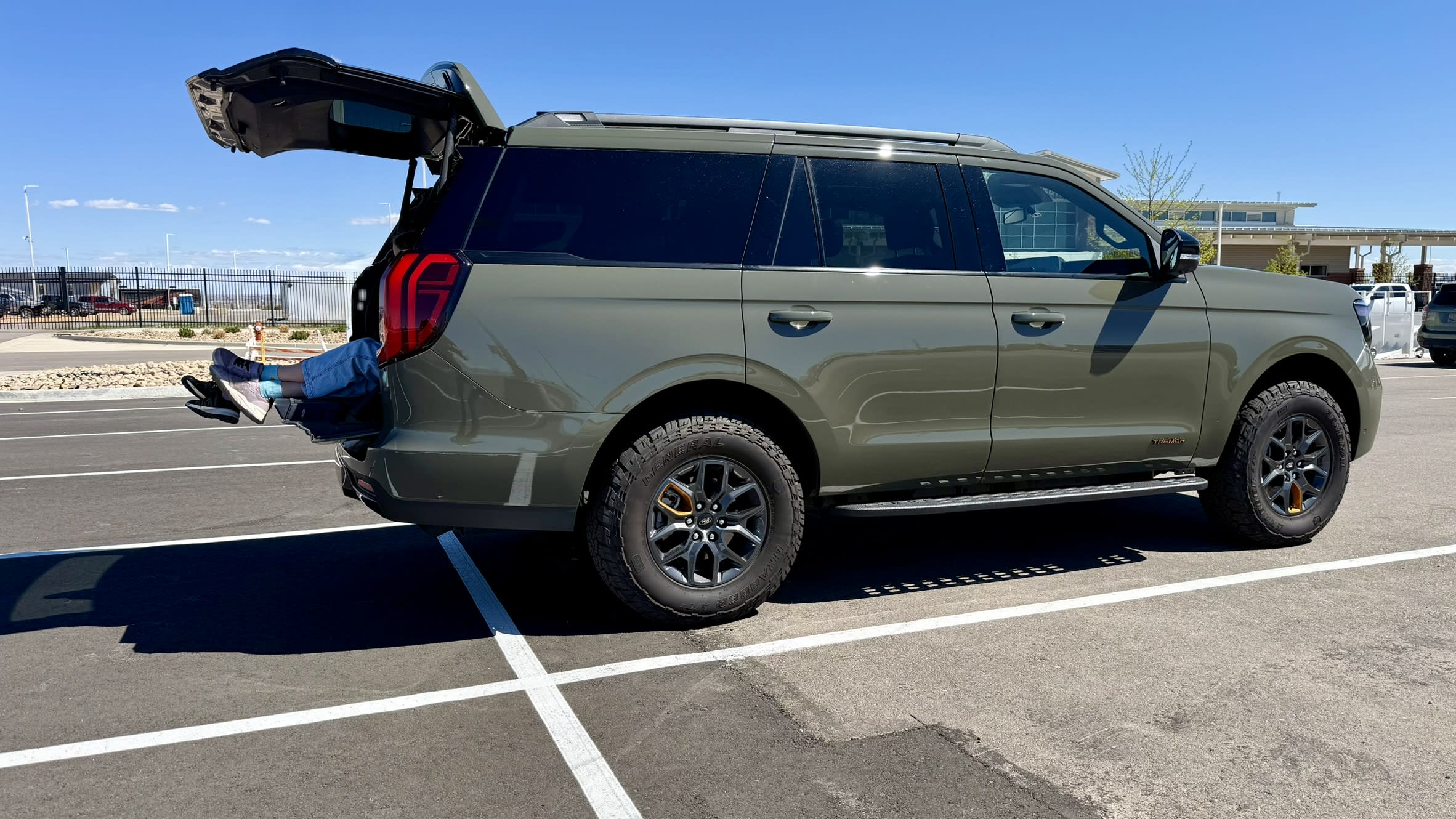 ford expedition tremor in parking lot