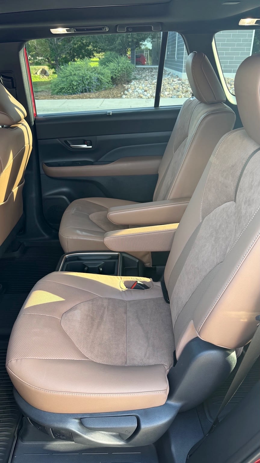 Brown second-row captain&rsquo;s chairs and center cupholders in the 2026 Toyota Grand Highlander Hybrid MAX Platinum.