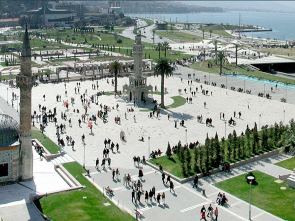 Clock Tower Kemeralti Bazaar Historical Lift Izmir Local Guddy Explore Destinations With Locals