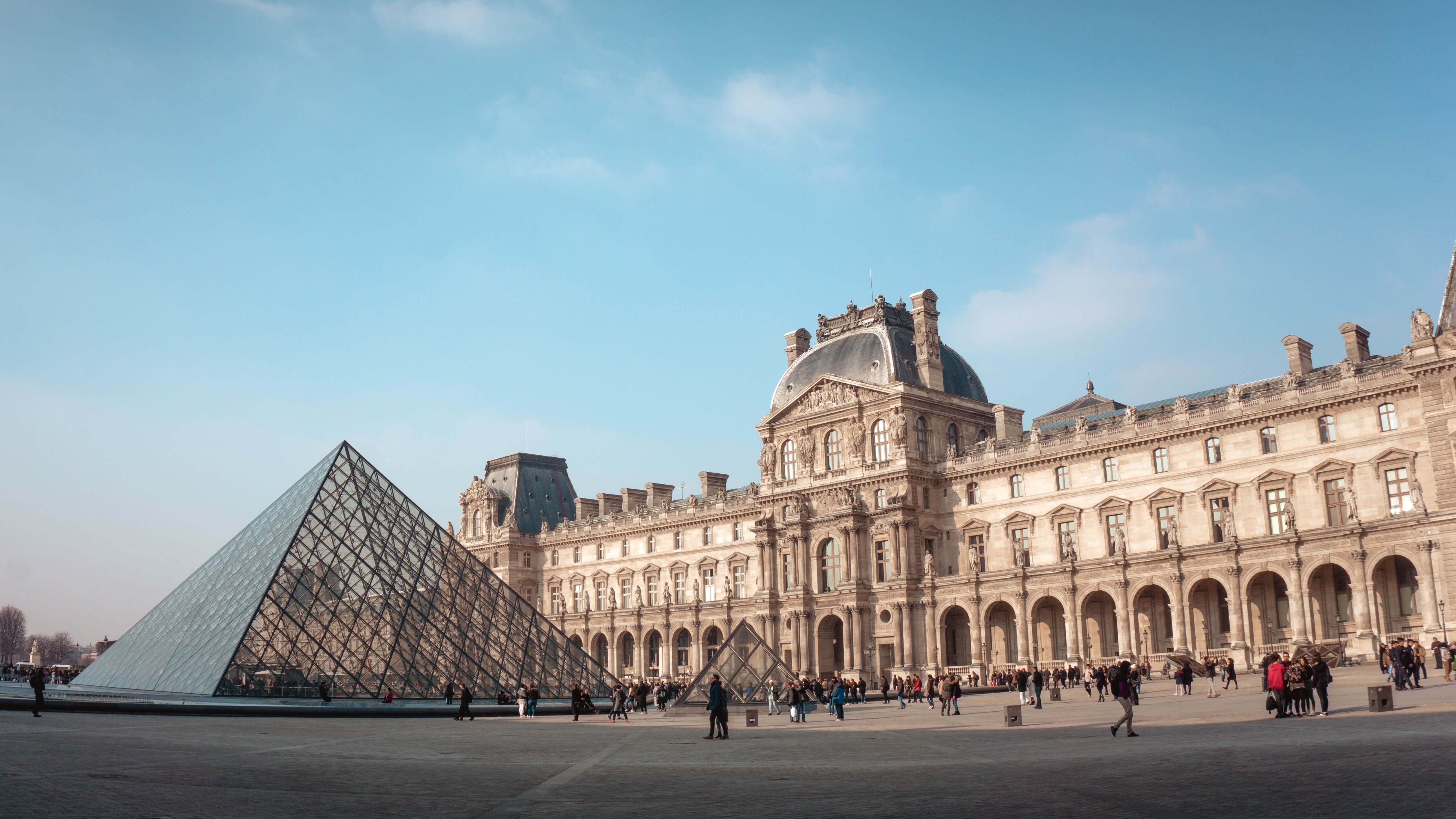 Visit louvre. Музеи. Лувр. Париж. Франция Лувр. Франция дворец Лувр. Достопримечательности Франции музей Лувр.