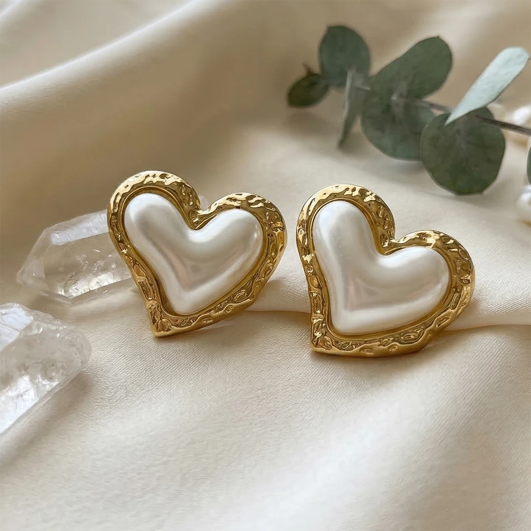 velvet pearl heart studs view 2