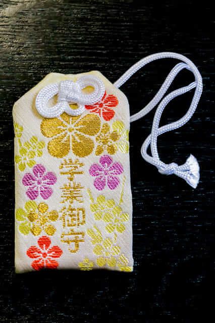 bùa may mắn Omamori