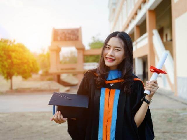 tốt nghiệp đại học