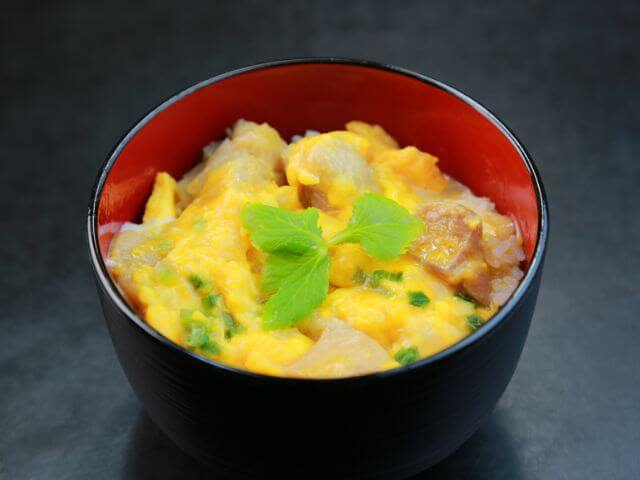 bữa cơm gia đình truyền thống ở Nhật Oyakodon (親子丼)