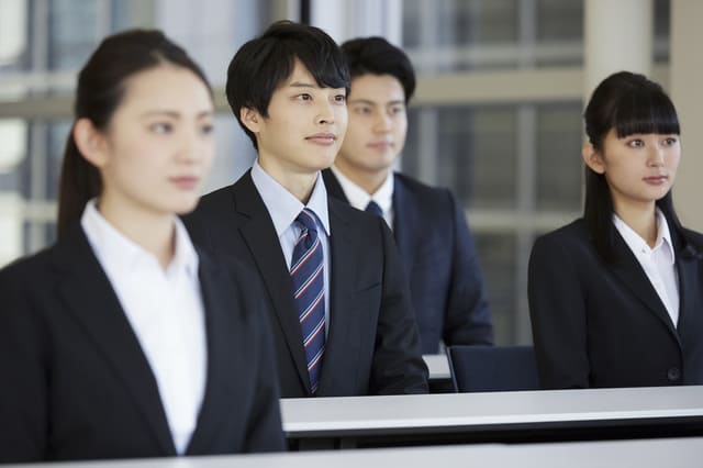 卒業後の日本での就職方法｜LocoBeeトラベルチャンネル