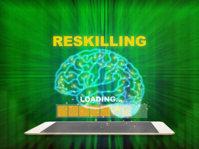 「再認定」とは何ですか？  「リスキル」が個人的・社会的発達に与える影響は？｜LocoBee Travel Channel
