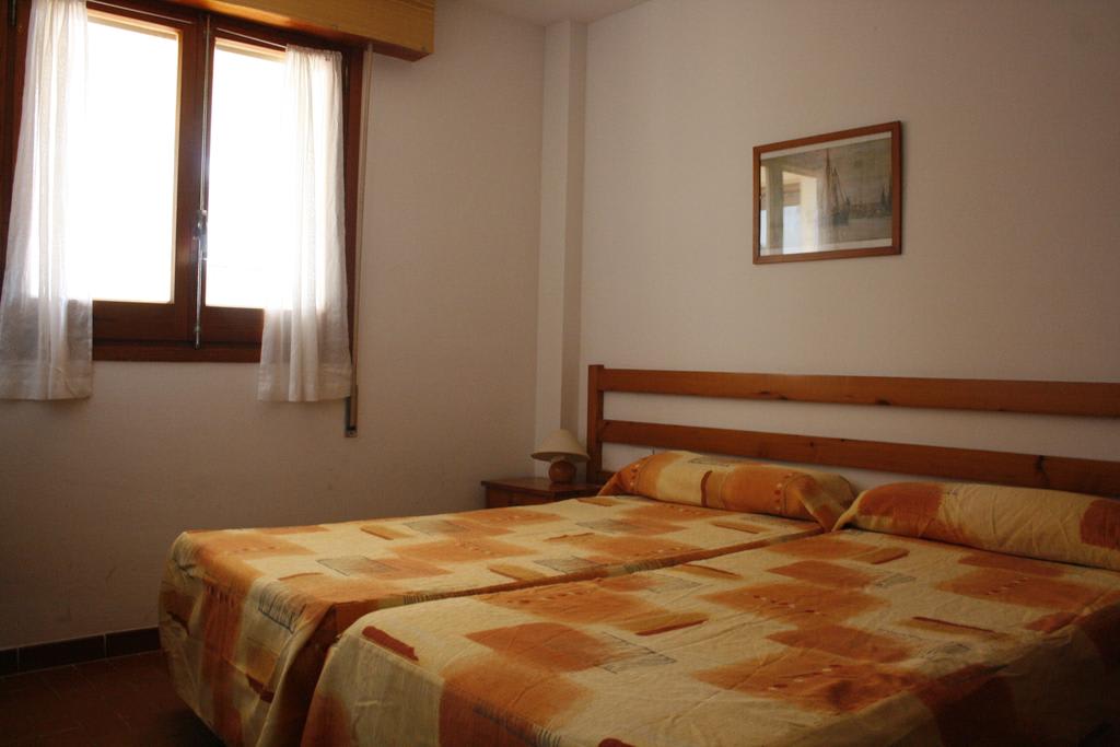 Group accommodation, large holiday apartment. PLAYA D’EN BOSSA – Bossarlz- Bedroom2