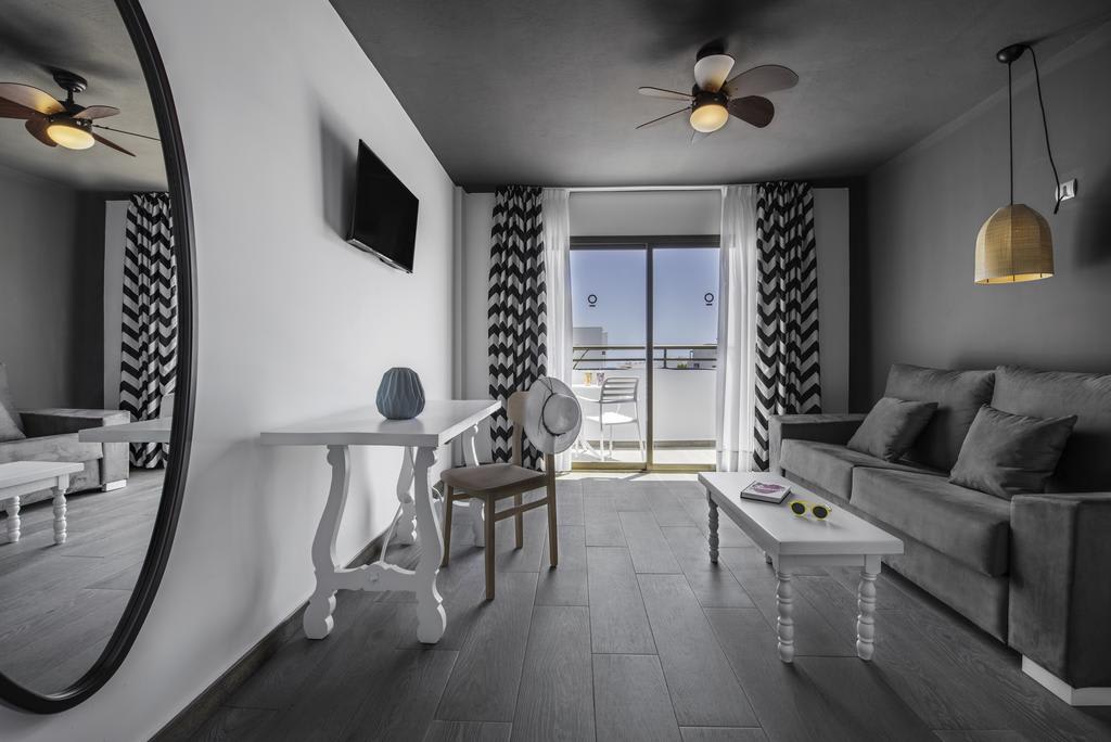 Modern Loft Studio Playa d_en Bossa – BOSSAMOG 4