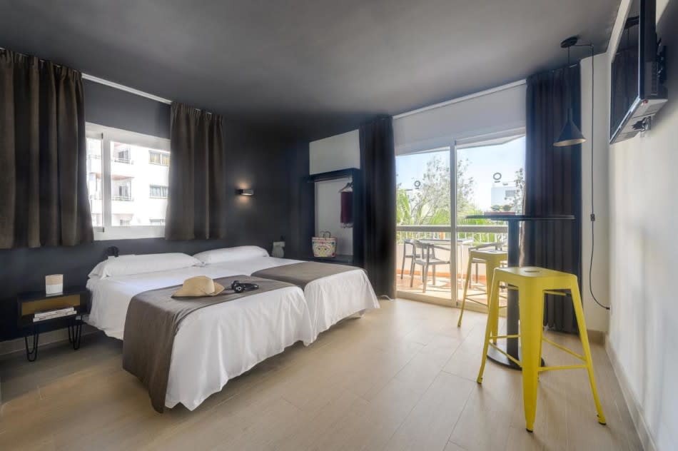Amazing Cheap Apartment Pool Playa den Bossa – PlayaJad – Bedroom