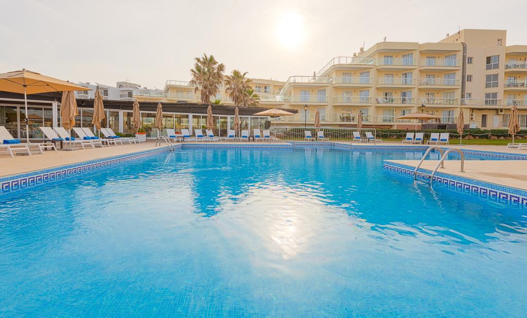 Spacious apartment with pool, perfect for large groups – MARPALSA – Swimming pool