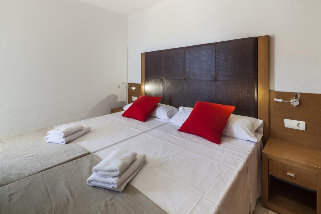 Large lovely apartment, just a step from Play d_en Bossa_s nightlife – IBHEAAP – Bedroom2