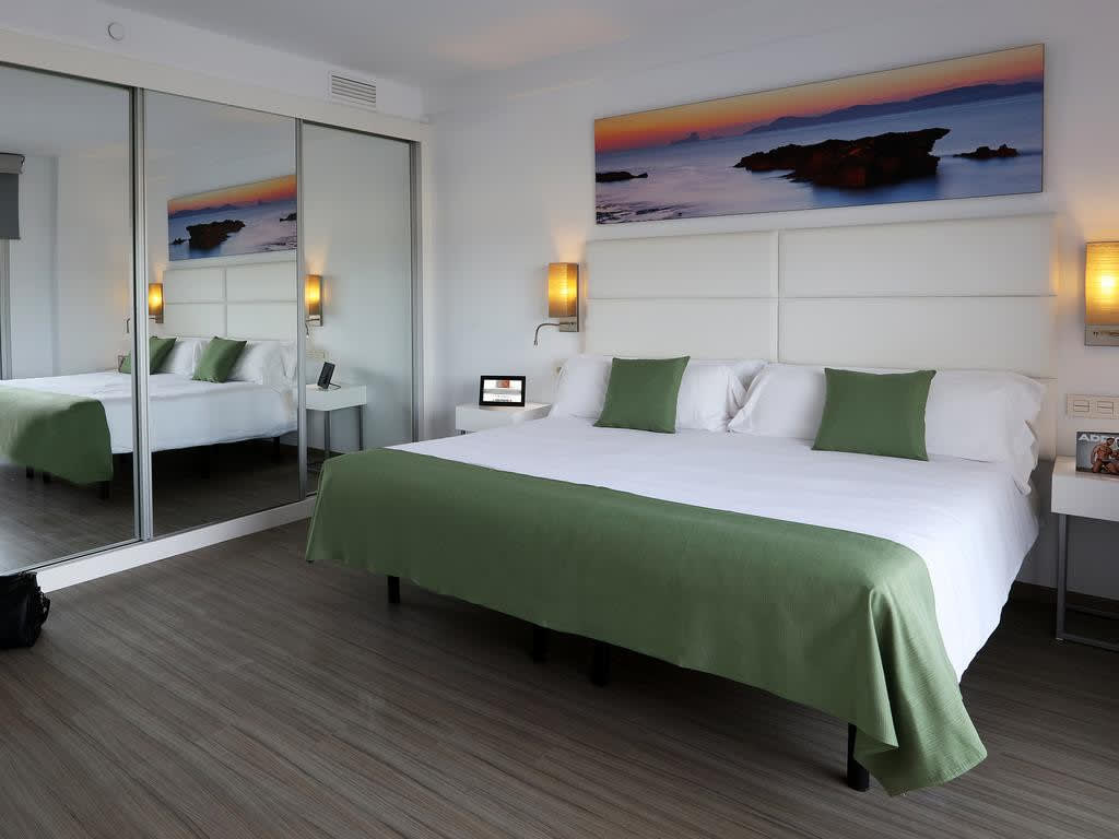 Luxury Pool SPA _ Gym Apartments AXBEASA Bedroom 3