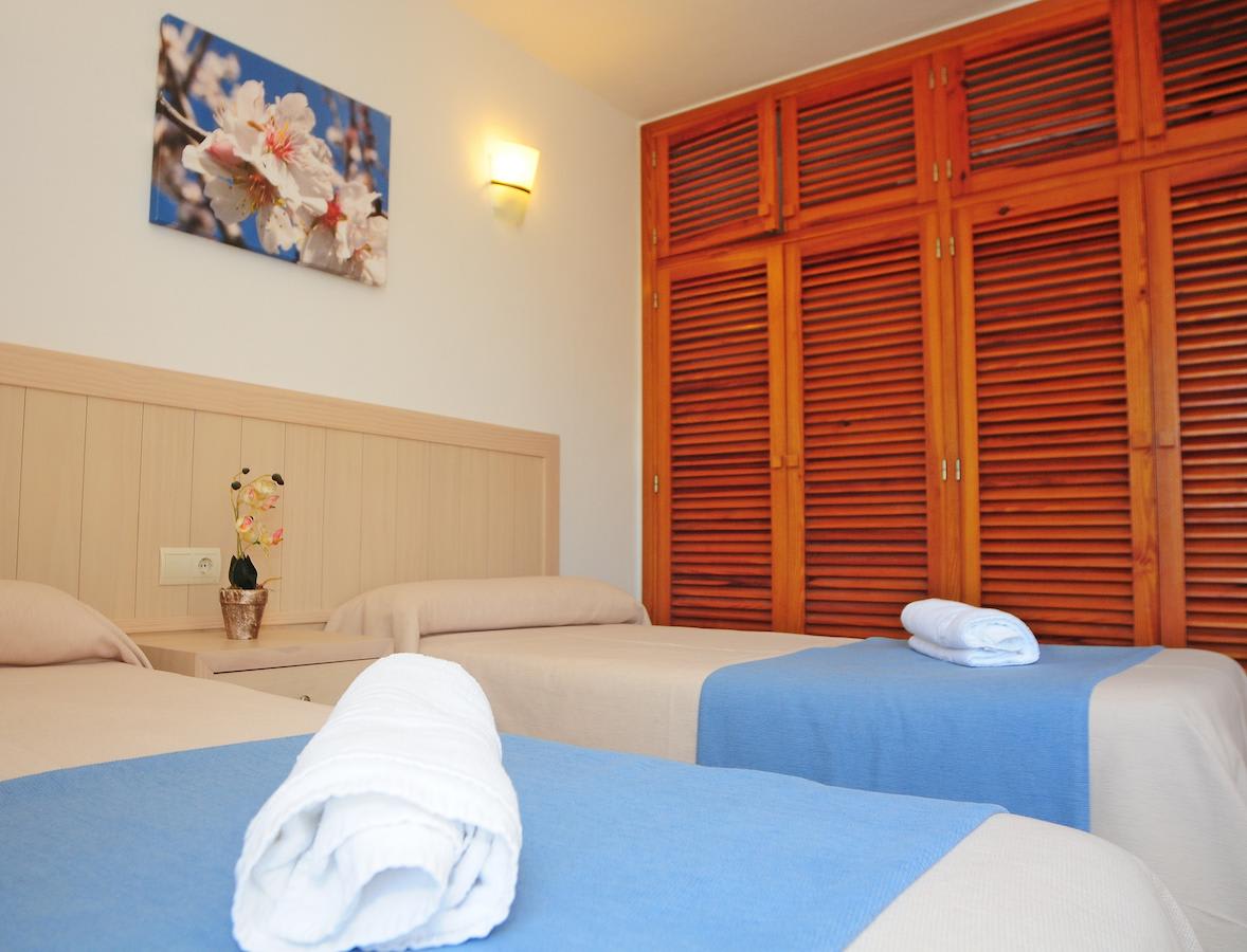 Elegant Apartment Playa den Bossa Sea View – Bedroom 2 – Bosbypla