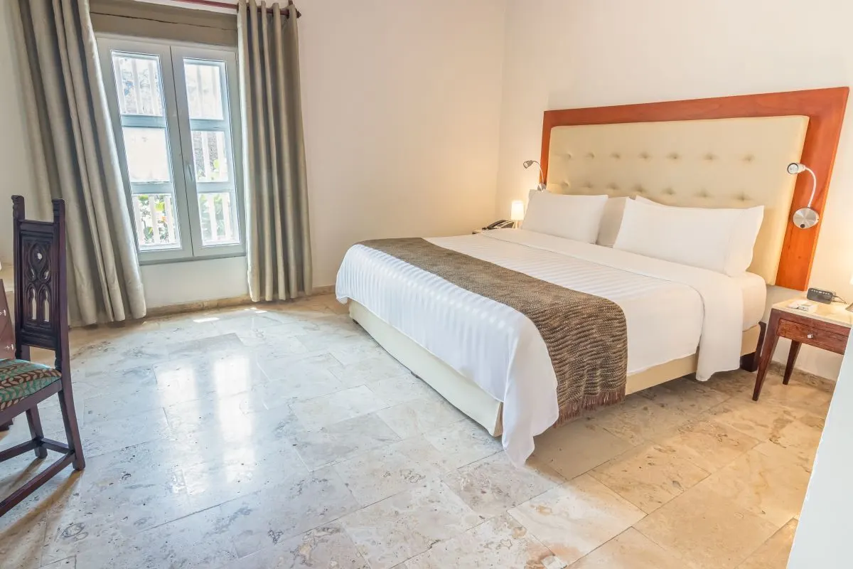 Colonial Classic Room