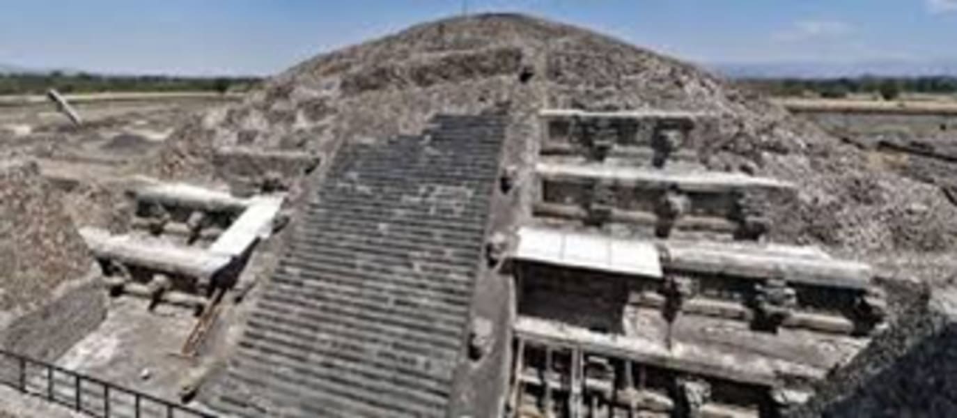 Teotihuacan en Bici Teotihuacan Mexico undefined