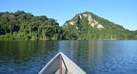 Esplora le Lagune di Metzabok con una Barca Tradizionale
