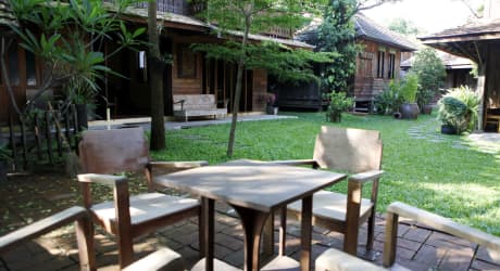 Soggiorna in Bellissimi Bungalow in una Casa Thai di 150 Anni