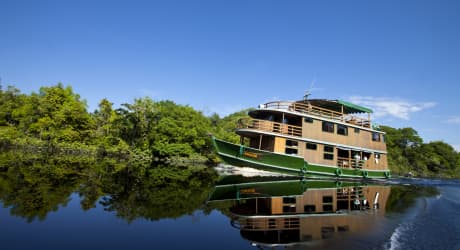 Naviga nell'Amazzonia brasiliana verso il Parco Nazionale di Jaú