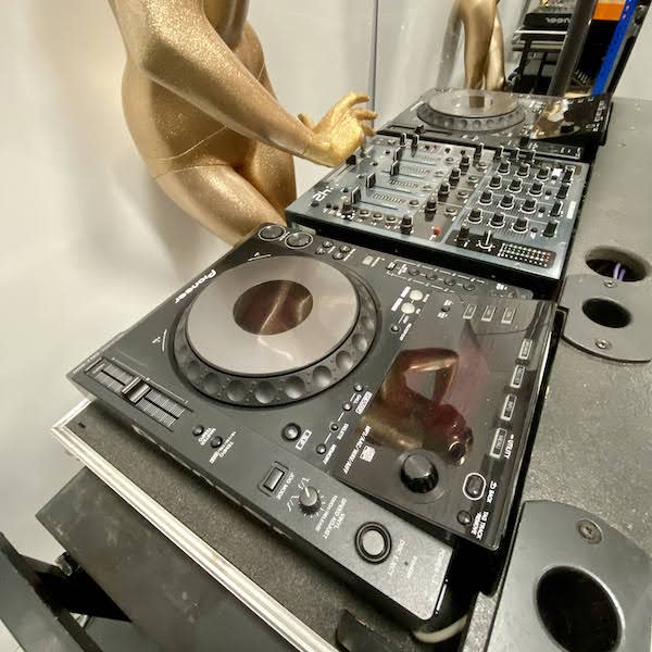 4: Fully Working Pioneer CDJ-900's (Mixer Not Included)