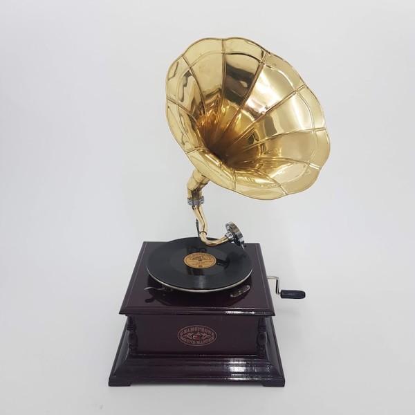 6: Vintage Style Gramophone