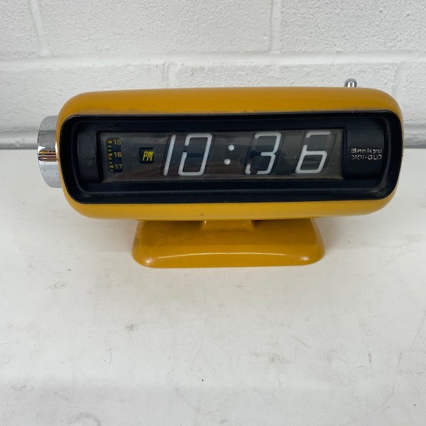 4: Working Mustard Yellow Retro Clock