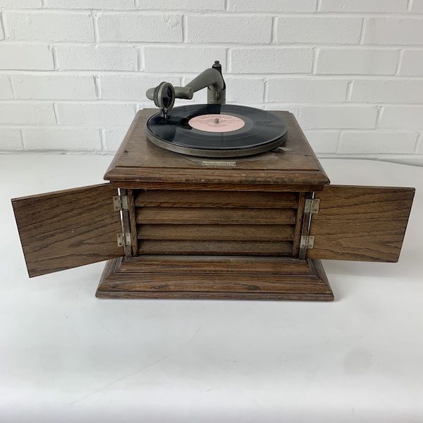 4: Wooden Gramophone