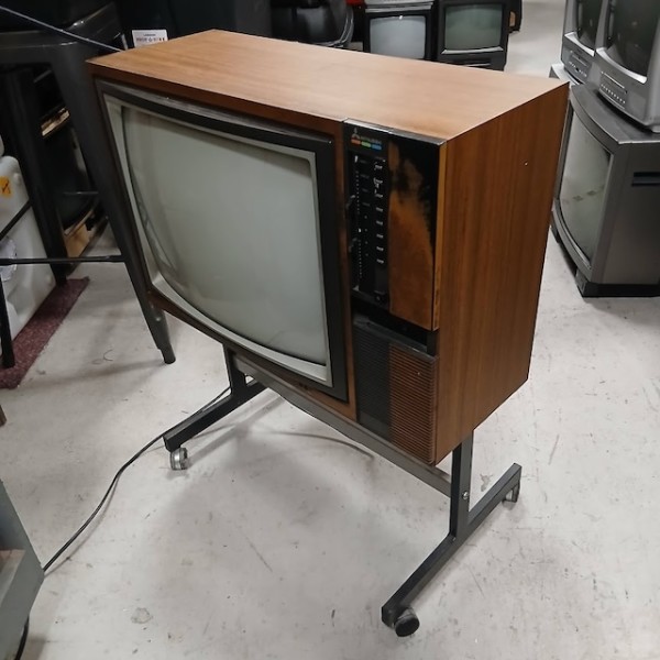 3: Fully Working Mitsubishi Colour TV (With Or Without Stand) (20