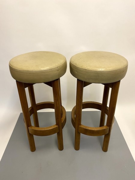 6: Pub Stool