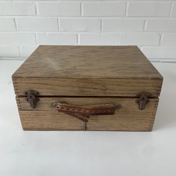 4: Vintage Gramophone (Non Practical)