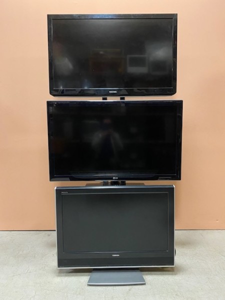 1: Fully Working Triple Flat Screen TV Configuration