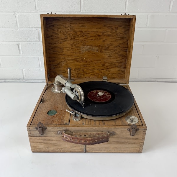 3: Vintage Gramophone (Non Practical)