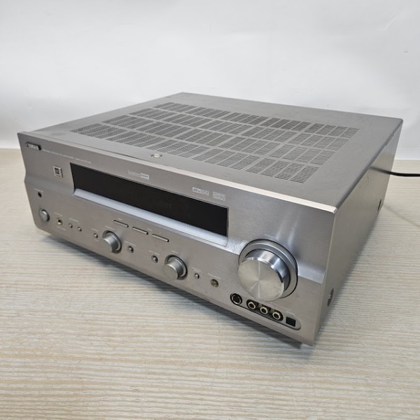 2: Silver Yamaha Amp