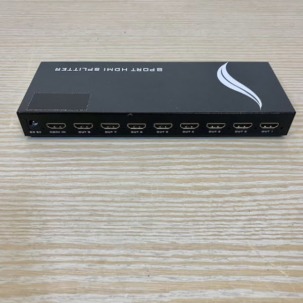 2: 4K 8 Port HDMI Splitter