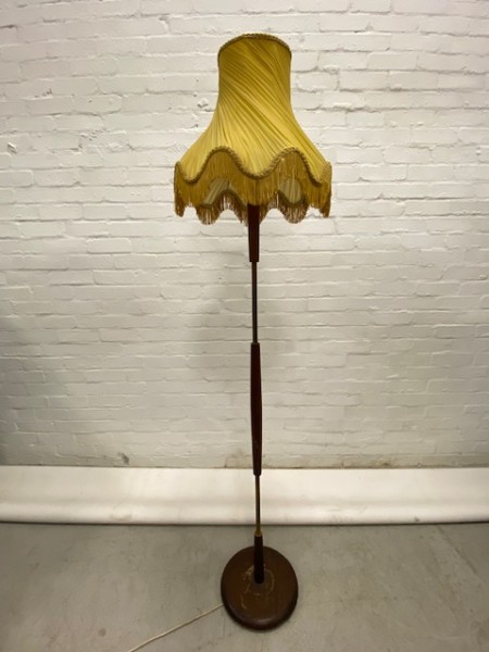 3: Vintage Floor Lamp (Working)