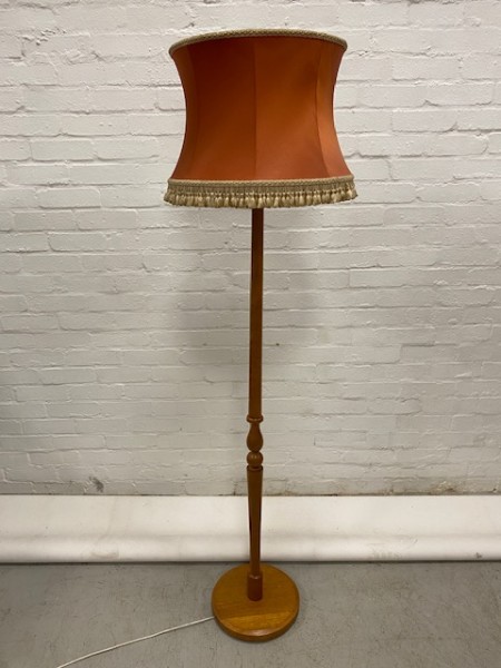 4: Vintage Floor Lamp (Working)